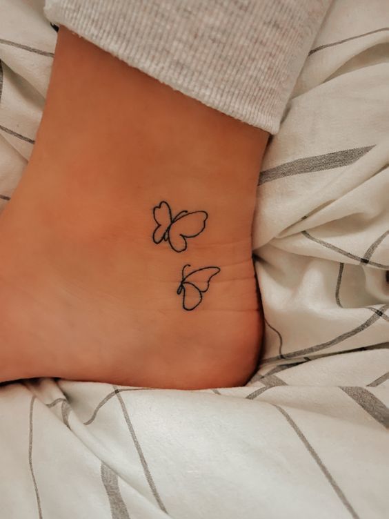 Double tatoo papillon  traits fin sur la cheville pour femmes