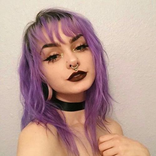 Cheveux violet pour e-girl