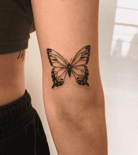 Idée de tatouages papillon pour femmes sur le bras