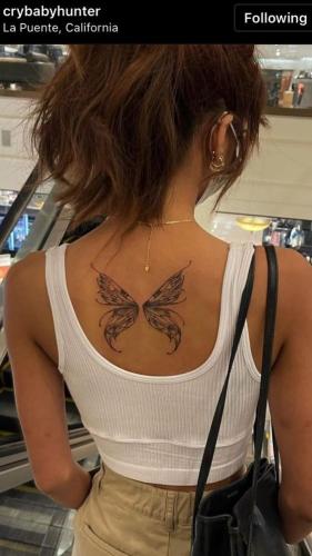 Idée de tatoo papillon pour femmes dans le dos