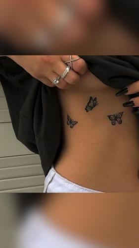 Idée tatoo papillon pour femmes sur les côtes