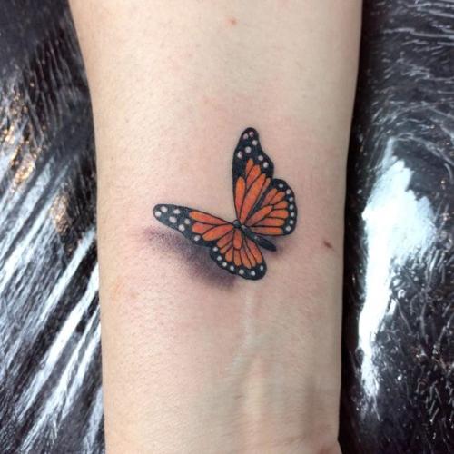 idée de tatouage papillon pour femmes en 3d