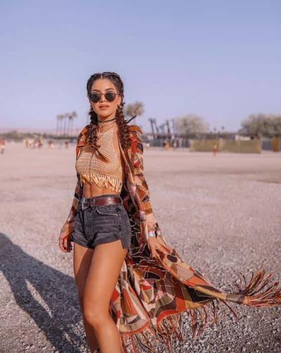Idée de tenue Coachella pour femmes style rétro